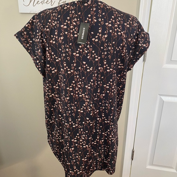 Blouse - Picture 2 of 9